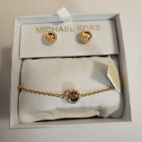 Michael Kors Earring and Bracelet gift set - Picture 4 of 9